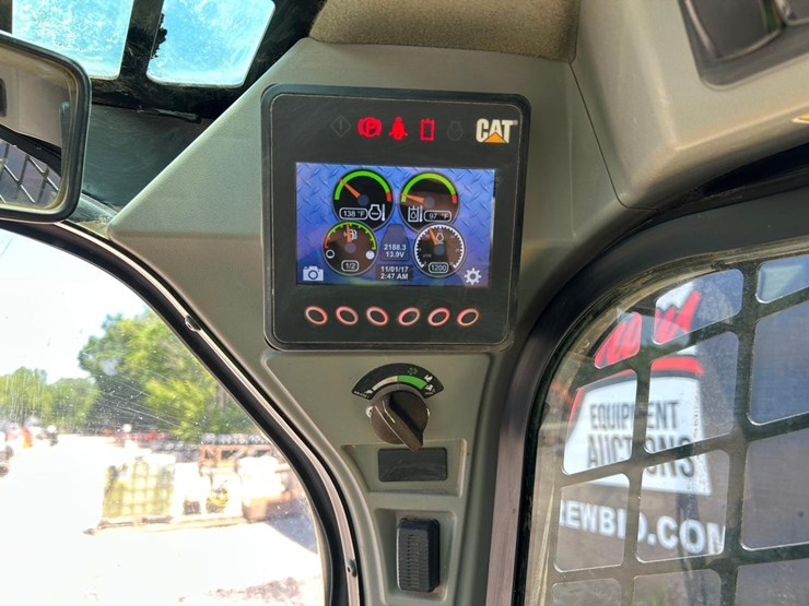 2017-caterpillar-249d-image-22