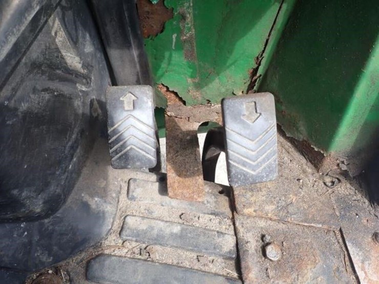 2011-john-deere-1023e-image-41