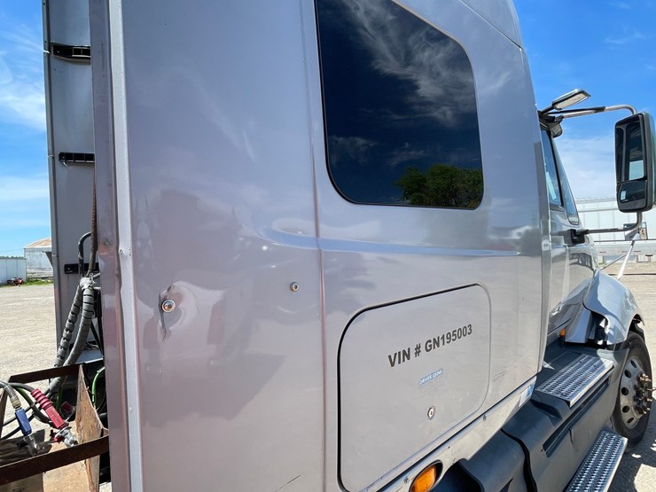 #304-•-2016-international-semi-tractor-(has-wi-title)-(denmark,wi)-image-44