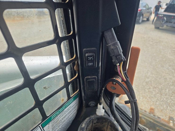 2020-bobcat-t770-image-40