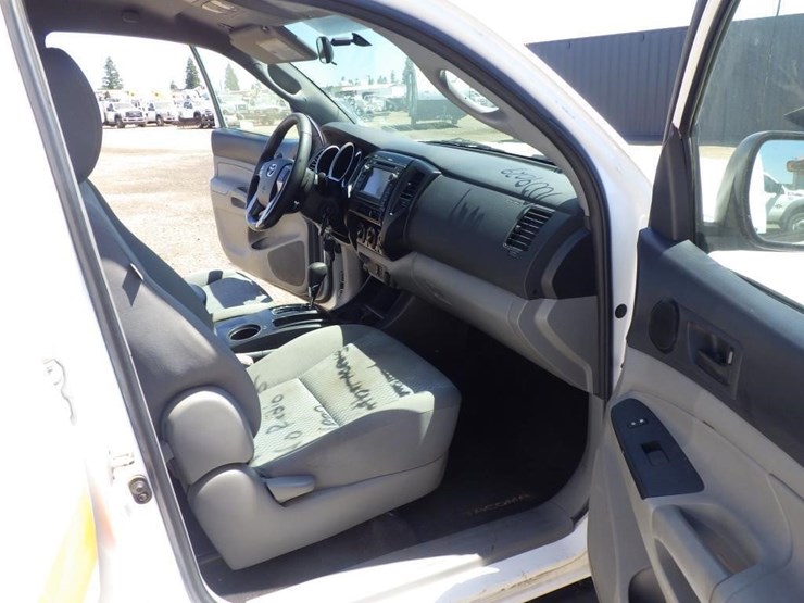 2013-toyota-tacoma-image-6