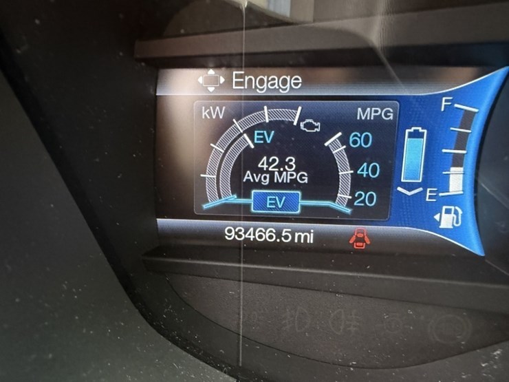 2015-ford-fusion-hybrid-sedan-image-26