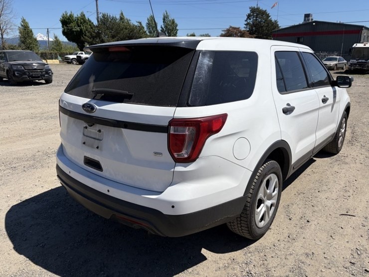 2017-ford-explorer-image-4