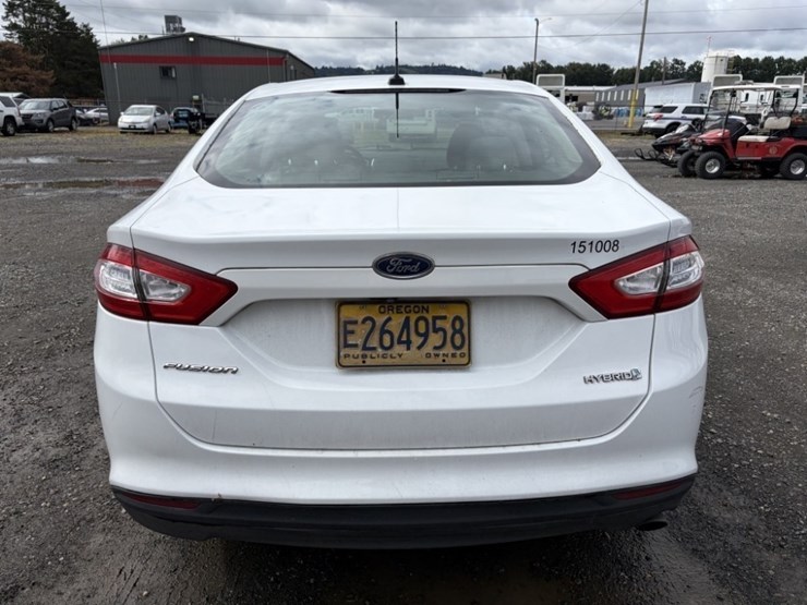 2015-ford-fusion-hybrid-sedan-image-5
