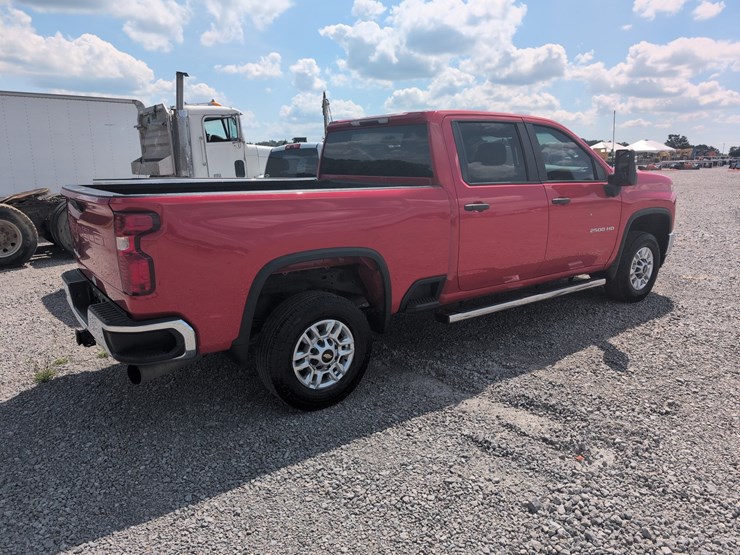 2020-chevrolet-silverado-2500hd-image-3