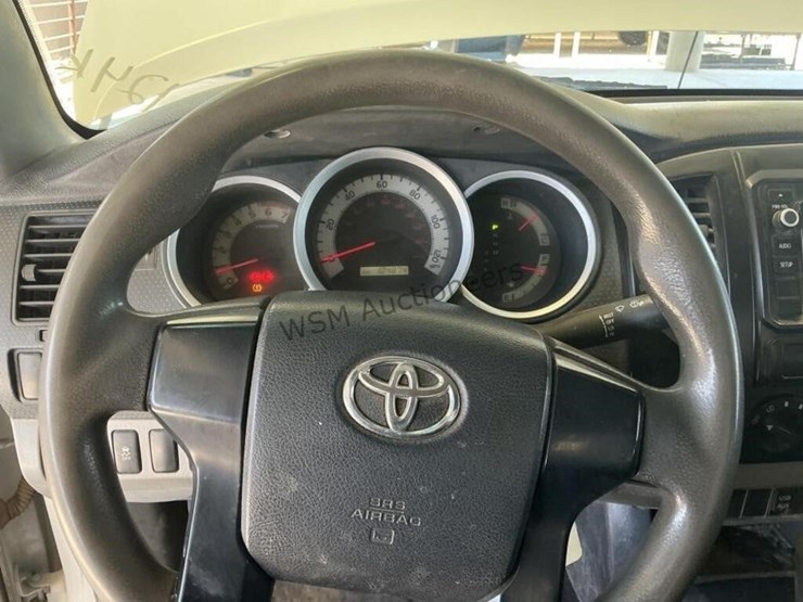 2014-toyota-tacoma-image-19