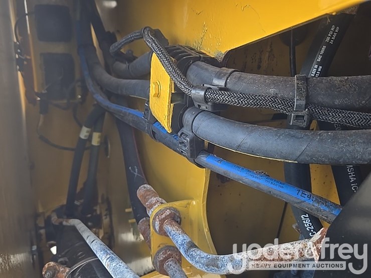 2018-caterpillar-262d-image-22