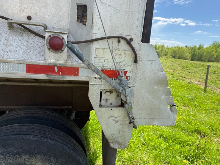 #468-•-1979-easton-pusher-28'-semi-pusher-trailer-(has-wi-title)-(stanley,-wi)-image-24