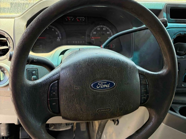 2013-ford-e250-image-14