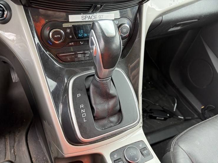 2016-ford-c-max-sel-hybrid-sedan-image-29