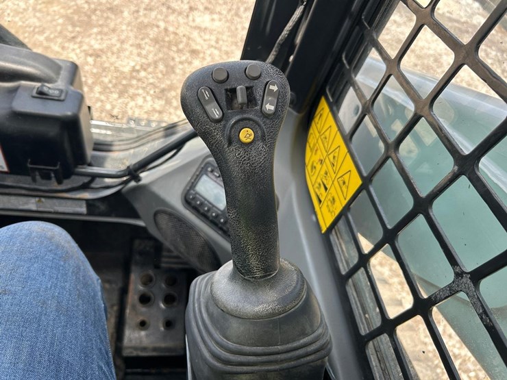 2024-bobcat-t770-image-21