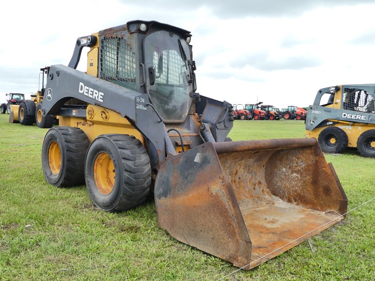 2017-deere-332g-image-2