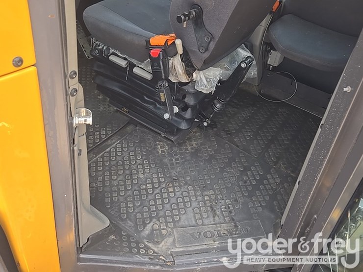 2022-volvo-a25g-image-52