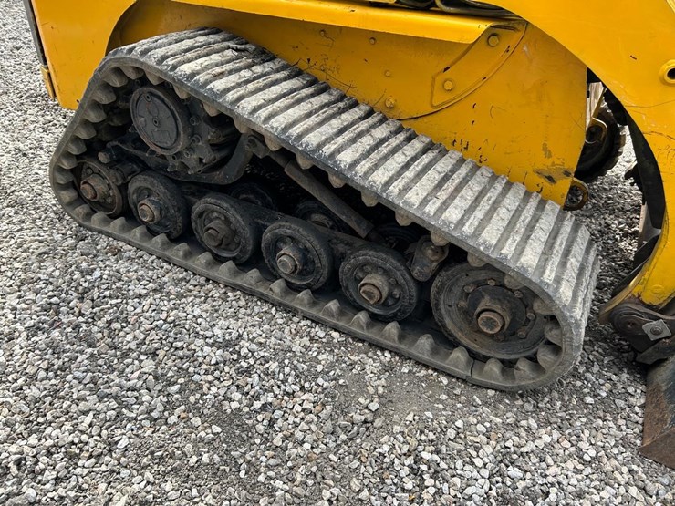 caterpillar-247b-image-11