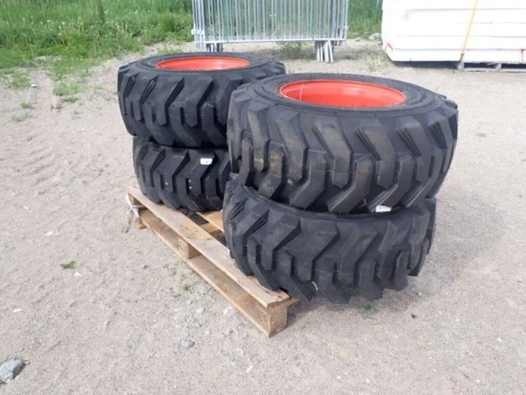qty-of-(4)-solid-tire(s)-&-rim(s)-image-2