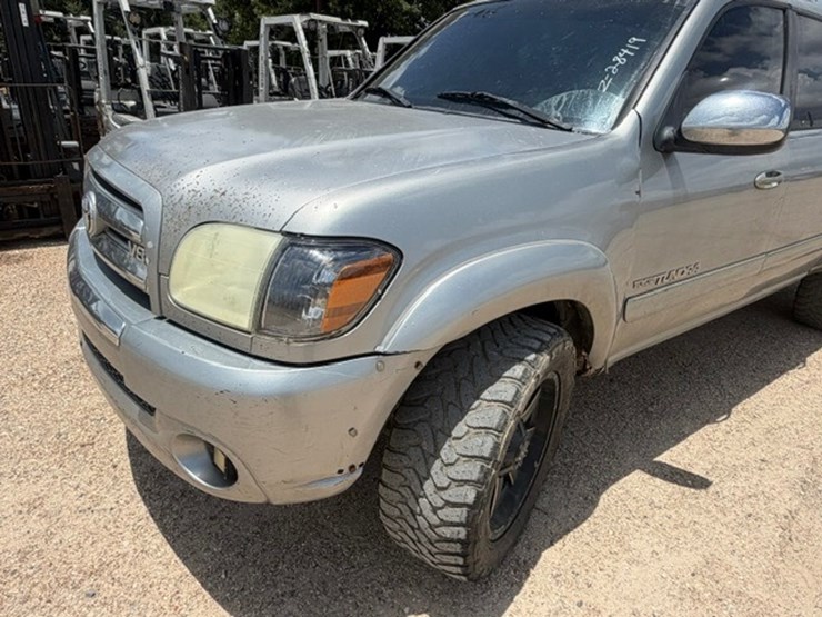 2004-toyota-tundra-image-16