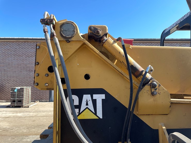 caterpillar-th62-image-24