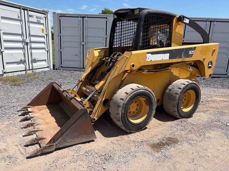 john-deere-325-image-1