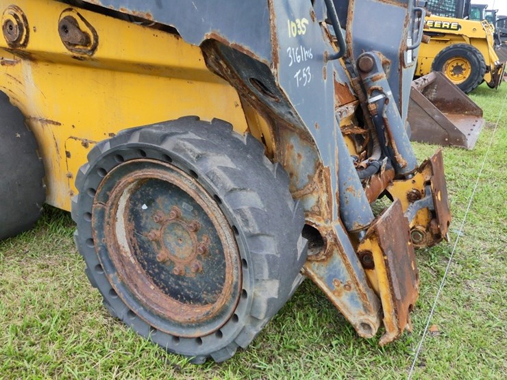 2021-deere-332g-image-4