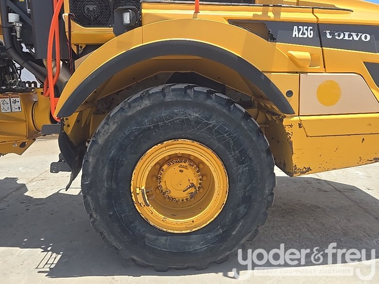 2022-volvo-a25g-image-12