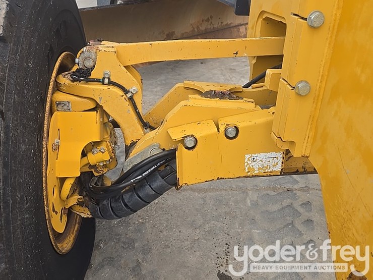 2011-deere-772g-image-20