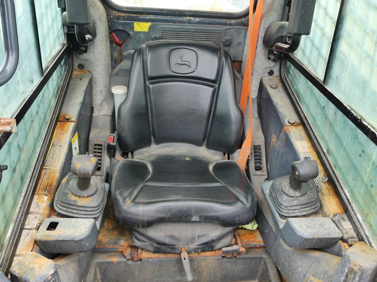 2017-deere-332g-image-12