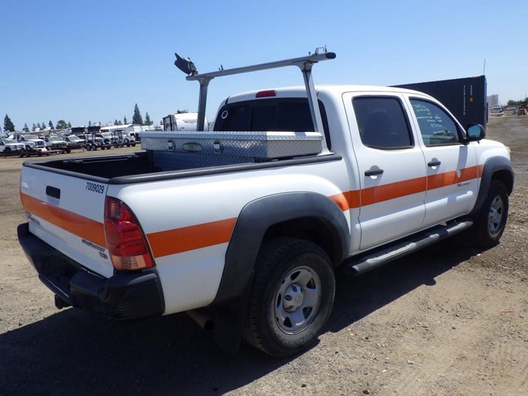 2013-toyota-tacoma-image-3