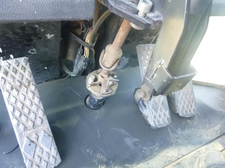 2005-deere-624j-image-11