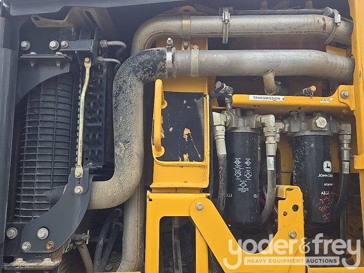 2011-deere-772g-image-42