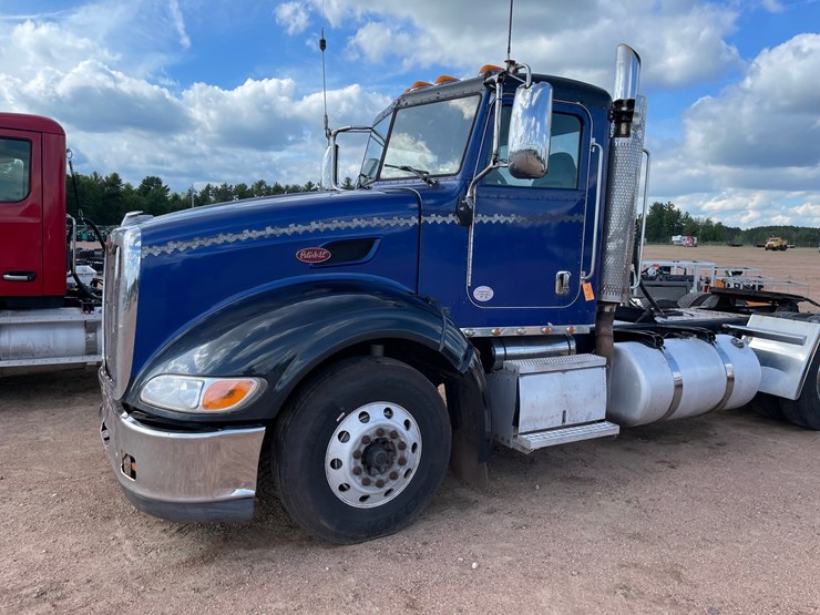2010-peterbilt-386-image-11