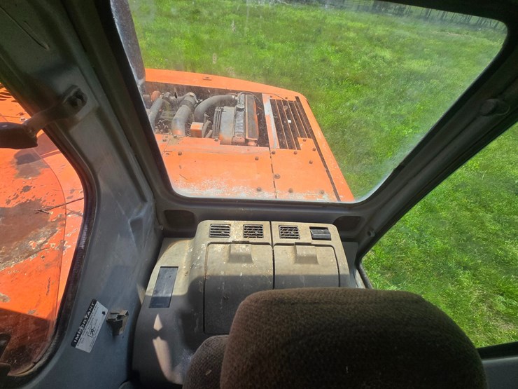 hitachi-ex160-lc-image-53
