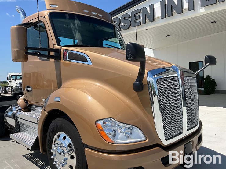 2022-kenworth-t680-image-10