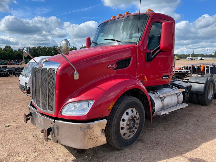 2014-peterbilt-579-image-8