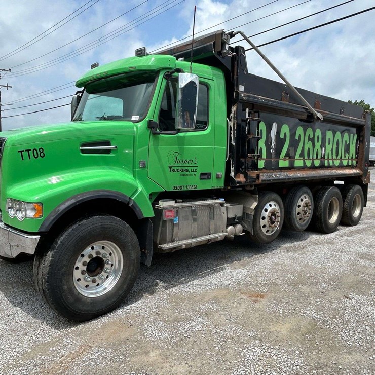 2016 VOLVO VHD104B200