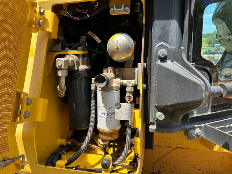 2017-komatsu-d51pxi-24-image-15