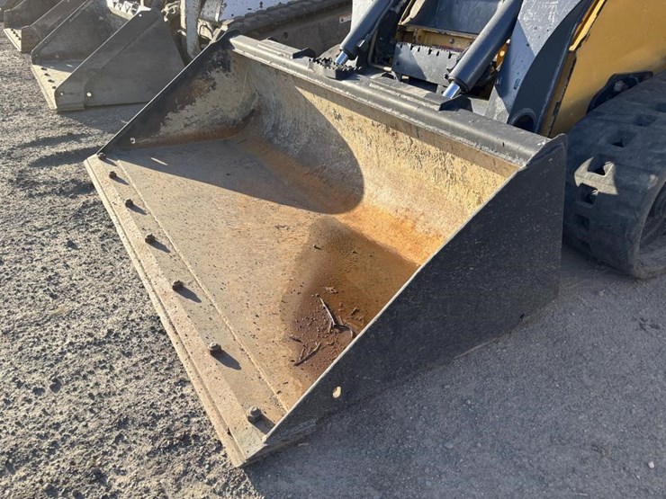 2018-deere-323e-image-9