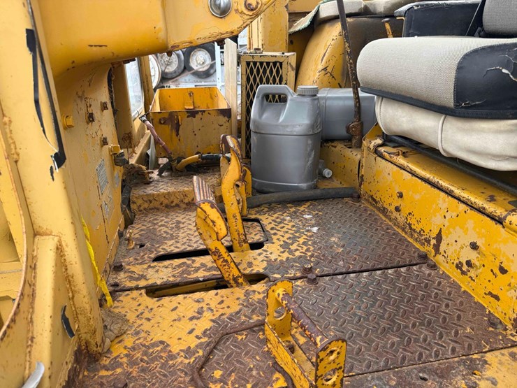 caterpillar-d7f-image-19