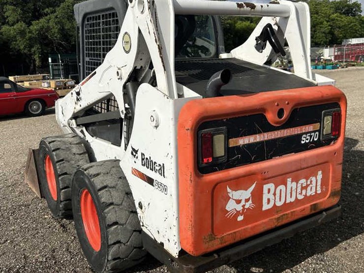 2015-bobcat-s570-image-7