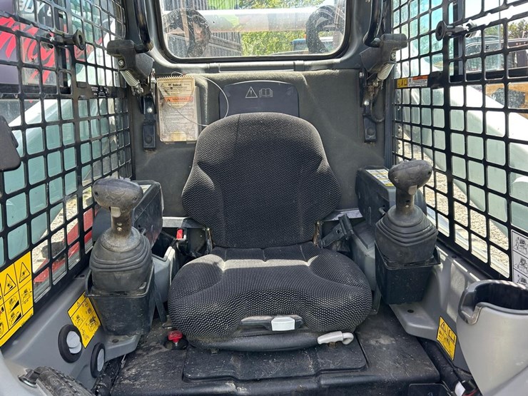 2024-bobcat-t770-image-19