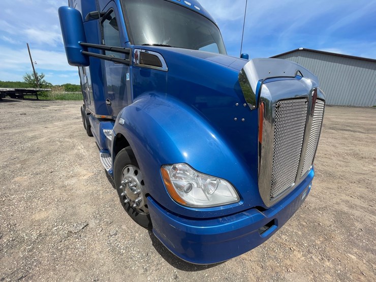 2015-kenworth-t680-image-48
