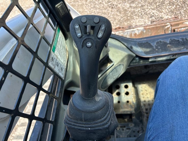 2019-bobcat-t740-image-20