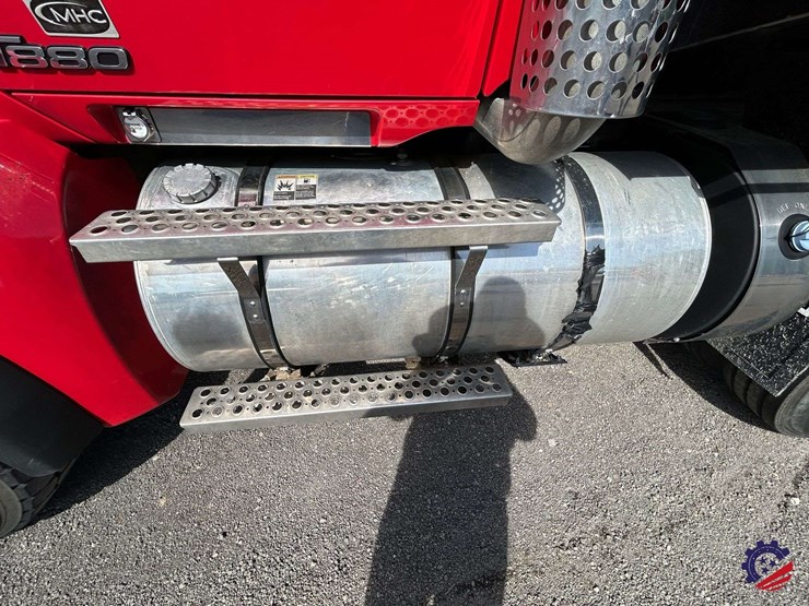 2020-kenworth-t880-image-40