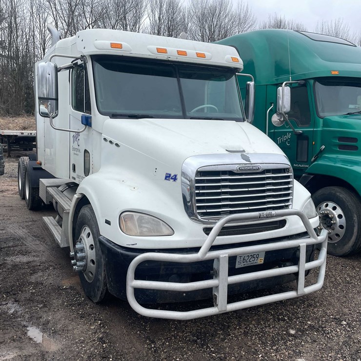 #316 • 2007 Freightliner Semi-Tractor (Has WI Title) (Denmark, WI)