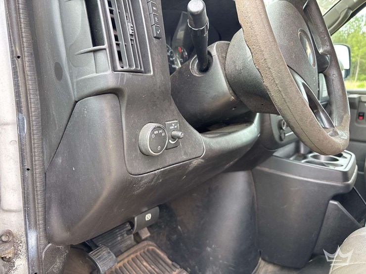 2013-chevrolet-express-2500-image-25
