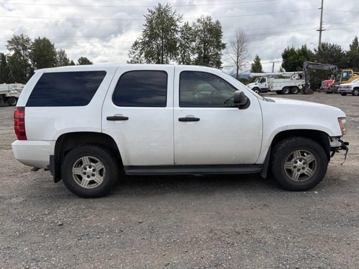 2010-chevrolet-tahoe-image-3
