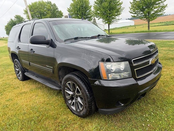 2010-chevrolet-tahoe-image-3
