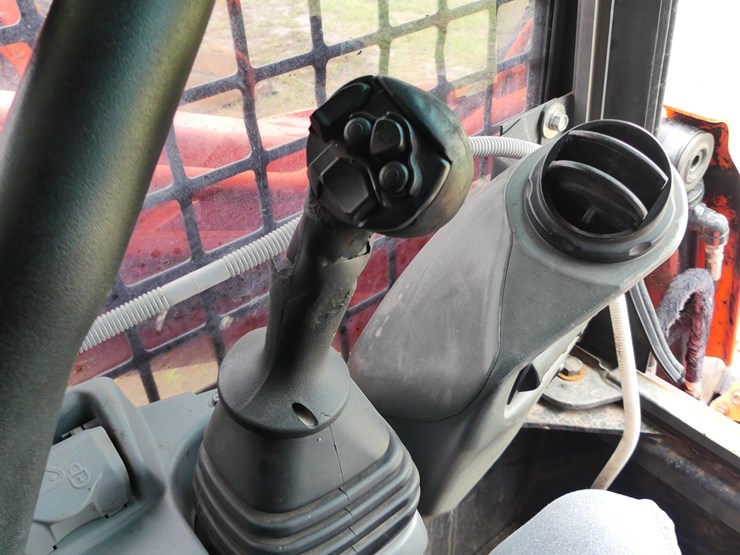 2019-kubota-svl75-2-image-12