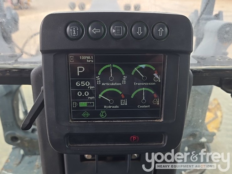2011-deere-772g-image-64