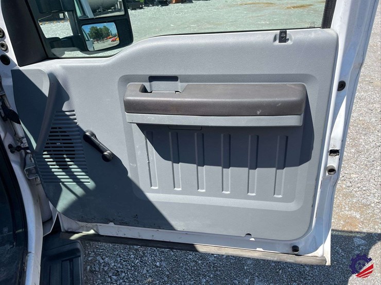 2016-ford-f550-image-46