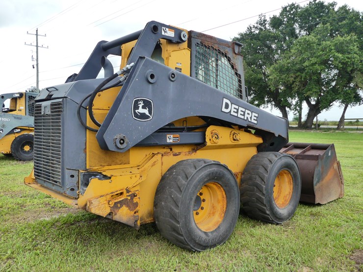 2017-deere-332g-image-8